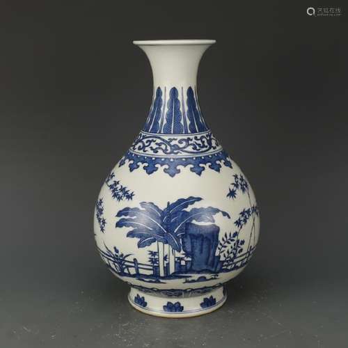 CHINESE BLUE AND WHITE PORCELAIN VASE