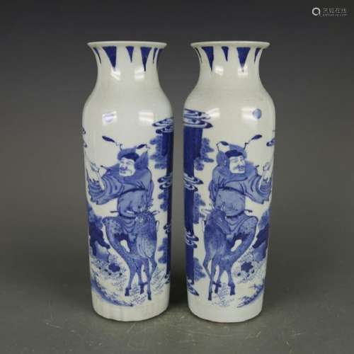 CHINESE BLUE AND WHITE SLEEVE VASE