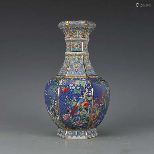 CHINESE FAMILLE ROSE PORCELAIN VASE