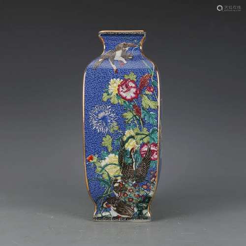 CHINESE FAMILLE ROSE PORCELAIN VASE