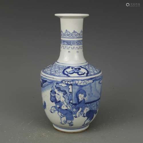 CHINESE BLUE AND WHITE PORCELAIN VASE