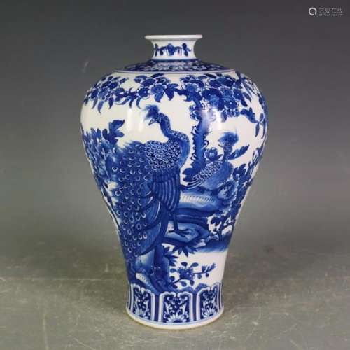 CHINESE BLUE AND WHITE PORCELAIN MEIPING VASE