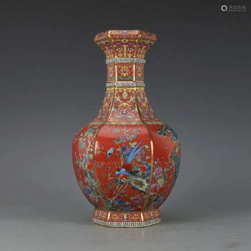 CHINESE FAMILLE ROSE PORCELAIN VASE