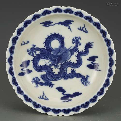 CHINESE BLUE AND WHITE DRAGON CHARGER