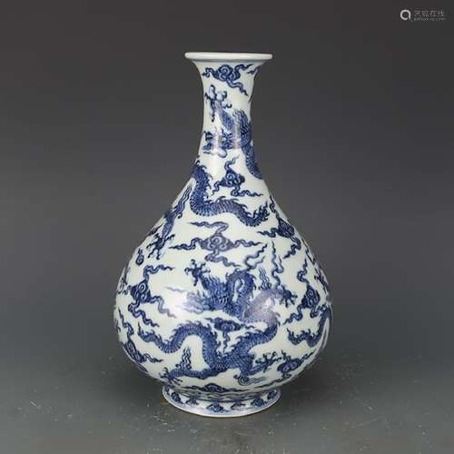 CHINESE BLUE AND WHITE DRAGON YUHUCHUN VASE