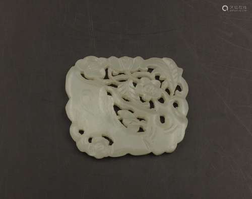 CHINESE WHITE JADE FLOWER PENDANT