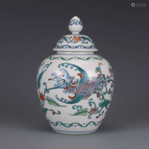 CHINESE DOUCAI PORCELAIN COVER JAR