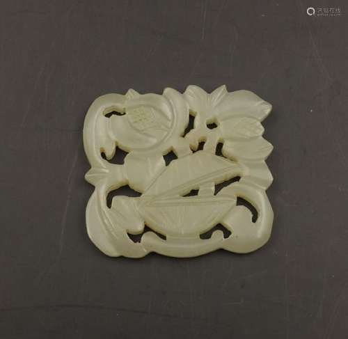 CHINESE WHITE JADE PENDANT