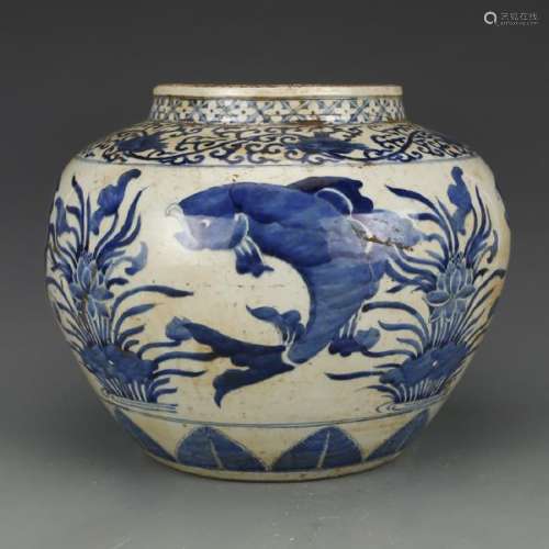 CHINESE BLUE AND WHITE FISH JAR