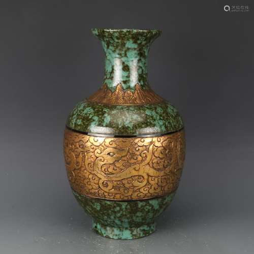 CHINESE PORCELAIN VASE