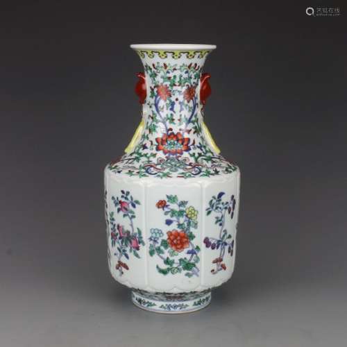 CHINESE DOUCAI PORCELAIN VASE