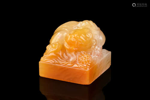 TIANHUANG SOAPSTONE CARVED 'LION' STAMP SEAL