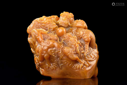 TIANHUANG SOAPSTONE CARVED 'DRAGONS' STAMP SEAL