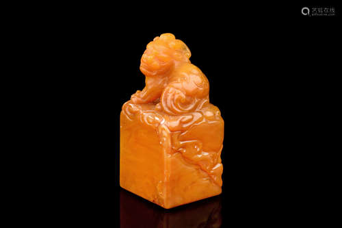 TIANHUANG SOAPSTONE CARVED 'LION' STAMP SEAL