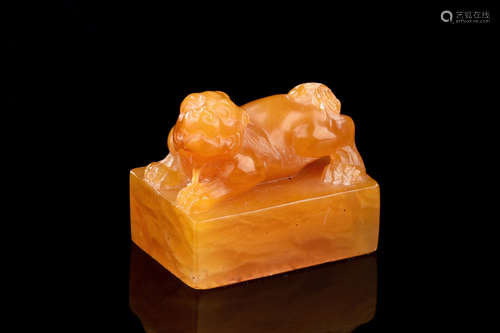 TIANHUANG SOAPSTONE CARVED 'LION' STAMP SEAL