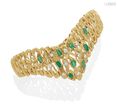 A diamond, emerald and 18K gold bracelet