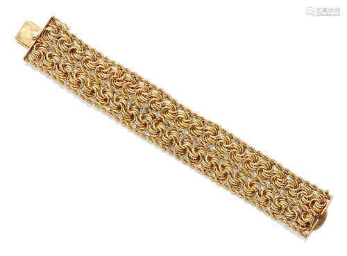 A 14k gold bracelet