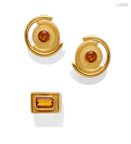 A pair of citrine and 18K gold ear clips and ring, Bruno Guidi, Brazilian