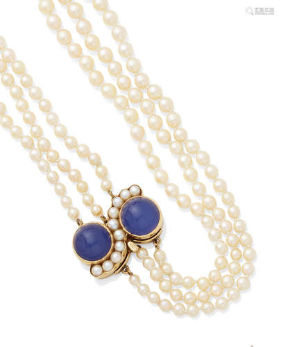 A dyed chalcedony, cultured pearl and gold necklace