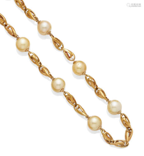A colored Cultured Pearl and 18k Gold Necklace