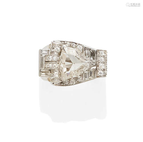 An Art Deco diamond and platinum ring, circa 1935