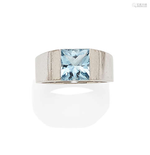 An aquamarine and 18k white gold ring,  Cartier,  1999