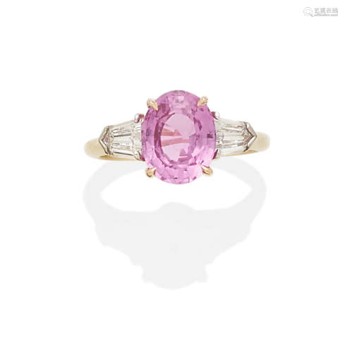 A Pink Sapphire, diamond, 18k gold and platinum Ring