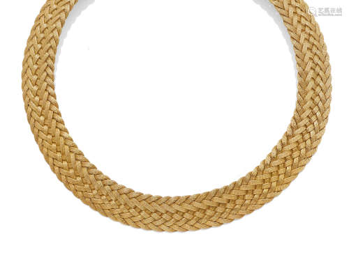 An 18k gold necklace