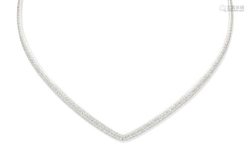 A diamond collar