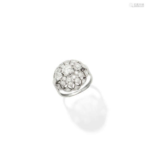 A diamond bombé ring