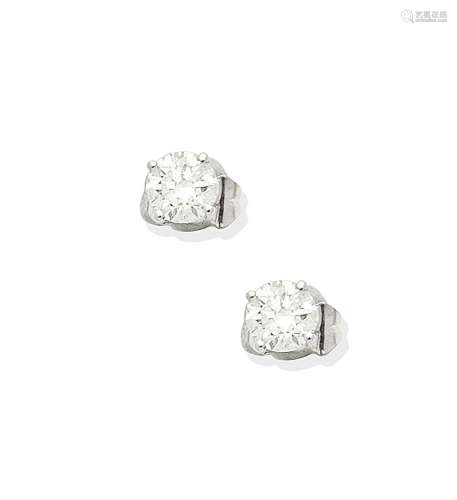 A pair of diamond earstuds