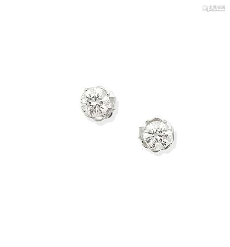 A pair of diamond earstuds