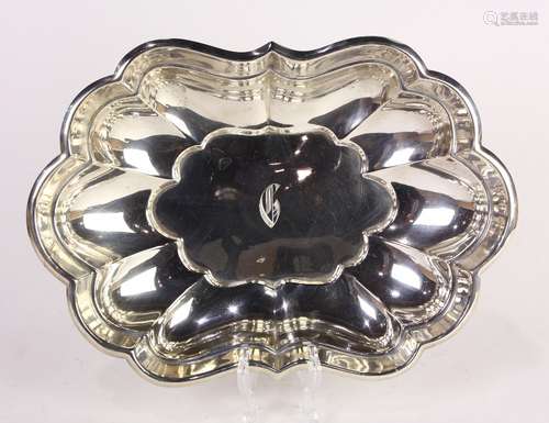 Reed and Baron sterling silver center piece bowl, executed in the 