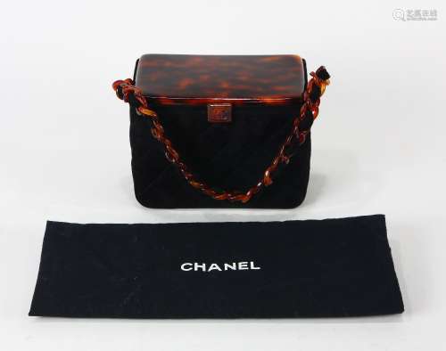 Chanel patent hardcase cosmetic box, having a tortoise shell finished top, above the quilted body,