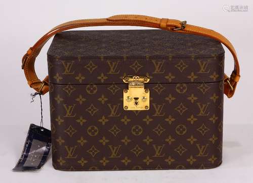 Louis Vuitton, boite hard sided vanity case, in monogrammed canvas with gilt metal hardware, a tan