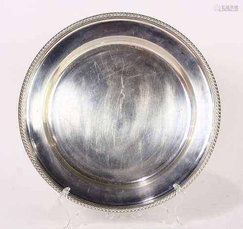 Gorham Mfg. Co sterling silver serving dish, of circular form, the rim accented with gadrooning,