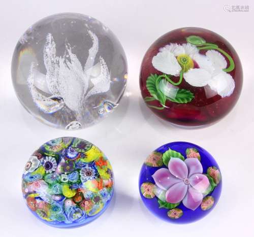 (lot of 4) Lundberg Studios and Daniel Salazar paperweights, the largest executed in clear glass