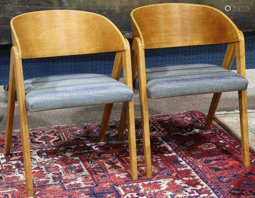 (lot of 2) Mid-Century Modern arm chairs, each having a bentwood back, above shaped legs, 27