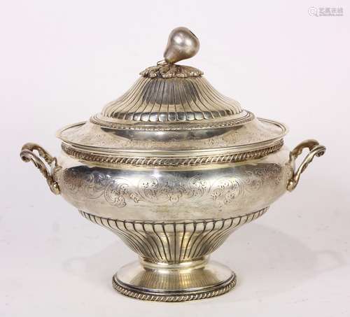 Portuguese 833 silver tureen and lid, of a tapering compressed melon form, having a lid with an