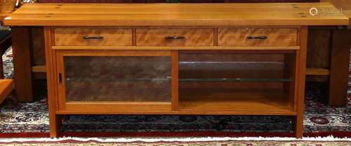 Berkeley Mills Arts and Crafts style sideboard, having a rectangular top with inlaid squares,