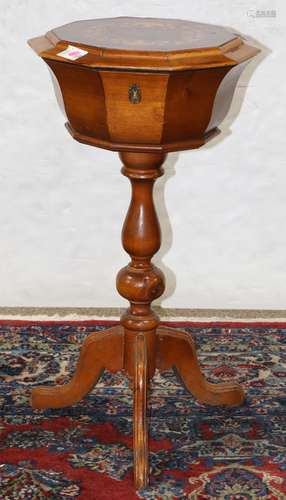 Continental inlaid sewing stand, 19th century, having a hinged polygonal top, opening to a