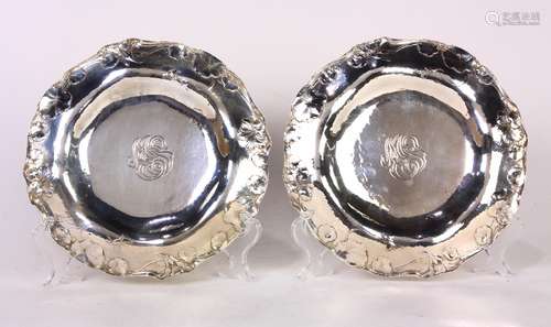 Pair of Martelé silver footed dishes, circa 1903, for Gorham Mfg. Co., executed in the Art Nouveau