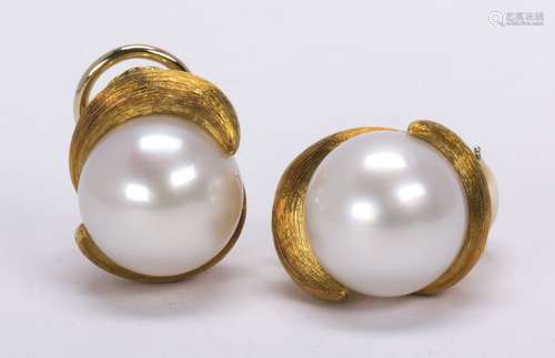 Pair of Henry Dunay South Sea cultured pearl and 18k yellow gold earrings Featuring (2) South Sea