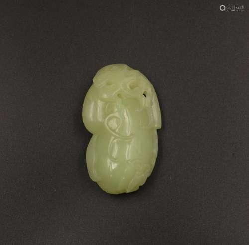 CHINESE YELLOW JADE SQUASH PENDANT