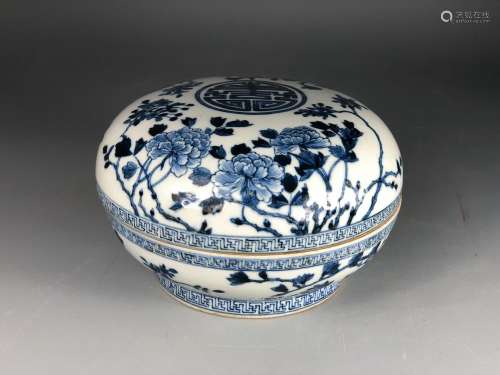 CHINESE BLUE AND WHITE COVER BOWL