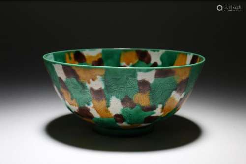 CHINESE GREEN GROUND FAMILLE ROSE PORCELAIN BOWL