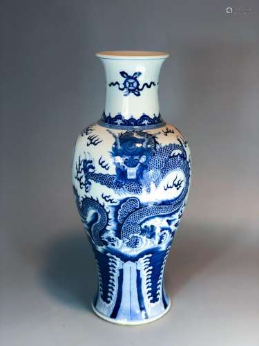 CHINESE BLUE AND WHITE PORCELAIN MEIPING VASE