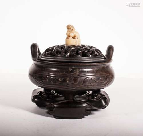 CHINESE BRONZE CENSER WITH FOOLION FINIAL