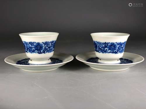 CHINESE PAIR OF BLUE AND WHITE TEA CUPS