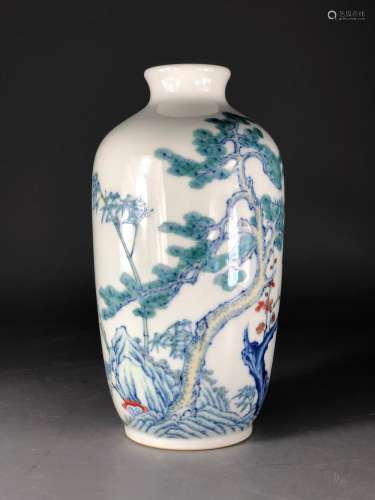 CHINESE DOUCAI PORCELAIN VASE